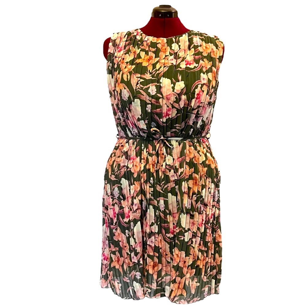 MODISSIMA Italy Plise Floral Dress.  Size L.